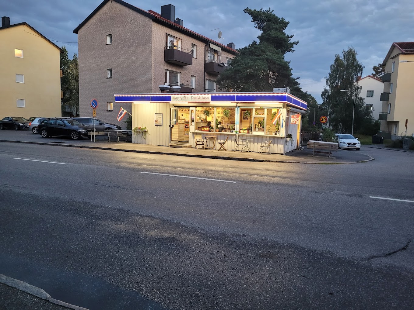 Happy Thai Food & Sushi restaurang i Hägersten